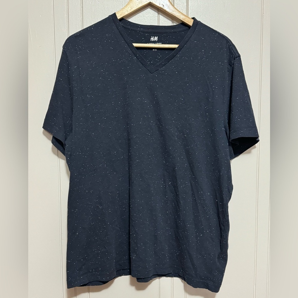 Mens H&M XL black/white v-neck tee
